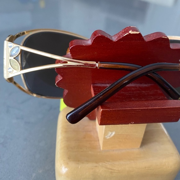 SALVATORE FERRAGAMO SUNGLASSES - Picture 6 of 8